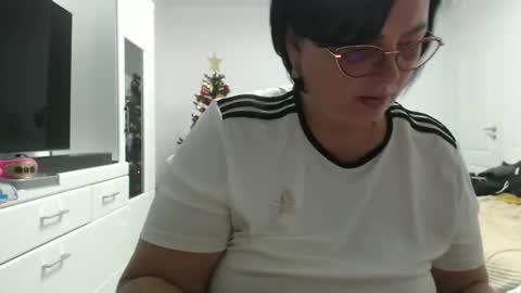 Snapshot of amandamuller1982 chatting on December 18, 2025, 1:11 am Anda online show from December 18, 2025, 1:11 am