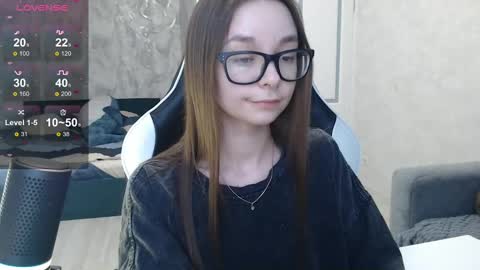 Mila online show from February 27, 2025, 2:43 pm