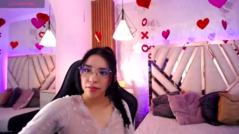 amara_davis1 online show from April 28, 2026, 2:38 am