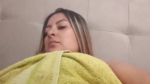 amara_diamond online show from September 10, 2025, 11:43 am