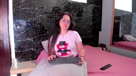 Snapshot of amara_luxe chatting on October 2, 2025, 8:05 pm amara_luxe online show from October 2, 2025, 8:05 pm