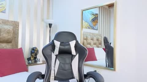 Snapshot of amara_queen_ chatting on March 15, 2026, 12:44 pm Amara online show from March 15, 2026, 12:44 pm