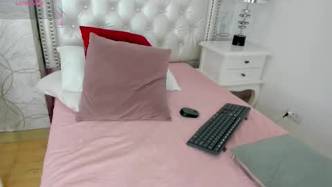 Snapshot of amara_rousse chatting on October 13, 2025, 11:54 am amara_rousse online show from October 13, 2025, 11:54 am