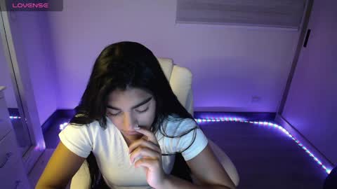 amara_silk online show from April 24, 2026, 3:31 am