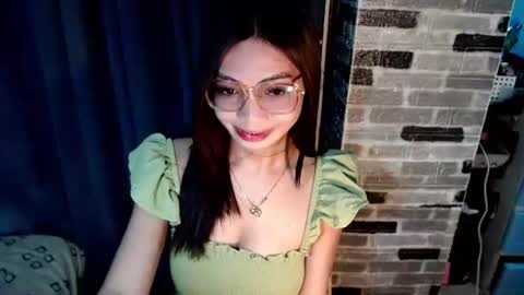 BELLA online show from December 18, 2025, 2:23 pm