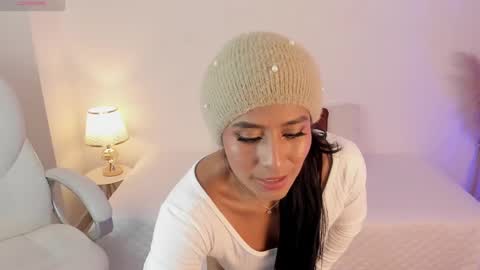 Snapshot of amaraht_ chatting on February 19, 2025, 10:42 pm Amara online show from February 19, 2025, 10:42 pm