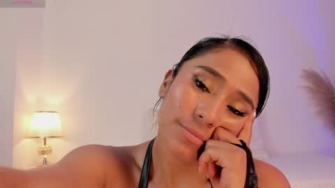 Snapshot of amaraht_ chatting on February 26, 2025, 1:32 am Amara online show from February 26, 2025, 1:32 am