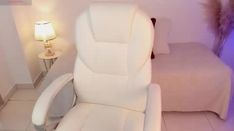 Snapshot of amaraht_ chatting on February 28, 2025, 7:35 pm Amara online show from February 28, 2025, 7:35 pm