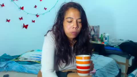 Amara Julia online show from December 31, 2024, 5:40 pm