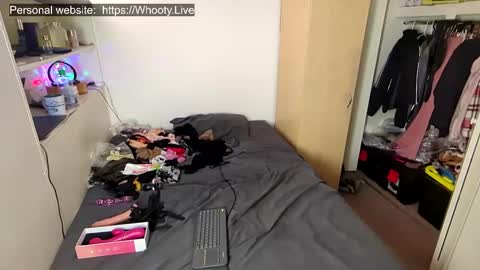 Kissra online show from December 9, 2024, 5:29 am