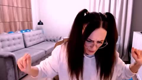 Snapshot of amazingeyes89 chatting on October 29, 2025, 2:19 pm Izza online show from October 29, 2025, 2:19 pm