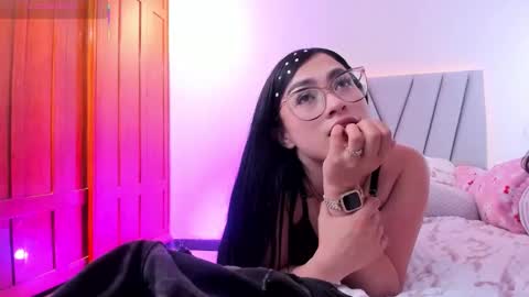 Snapshot of ambaar5 chatting on October 25, 2025, 2:41 am Sara  online show from October 25, 2025, 2:41 am