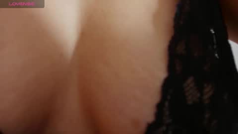 Ambar  online show from February 11, 2025, 3:40 pm