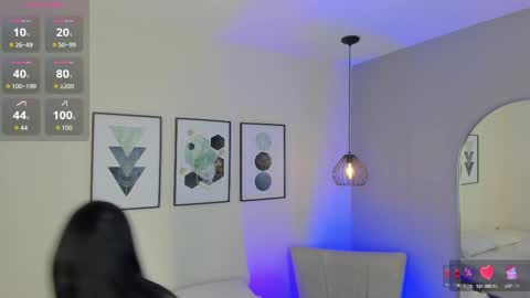 ambarevans_ online show from September 17, 2025, 11:34 am