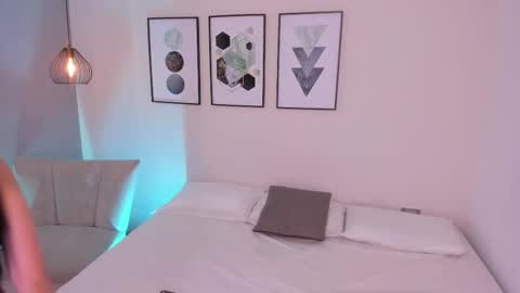 ambarevans_ online show from September 30, 2025, 11:26 am