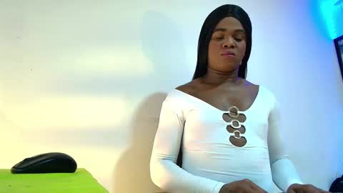 ambargil__ online show from January 8, 2025, 12:47 pm