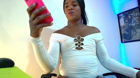 ambargil__ online show from January 8, 2025, 3:50 pm