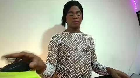 ambargil__ online show from January 17, 2025, 6:33 pm