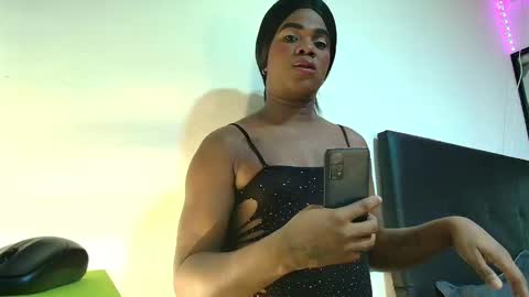 ambargil__ online show from January 25, 2025, 7:07 pm
