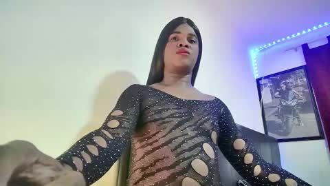ambargil__ online show from February 2, 2025, 7:04 pm