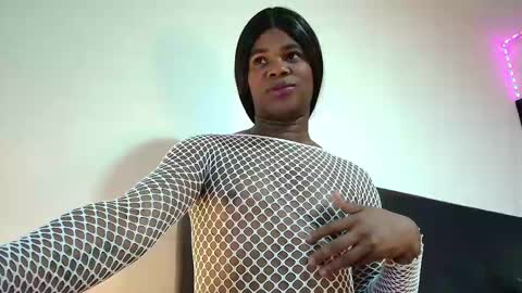 ambargil__ online show from February 3, 2025, 6:39 pm