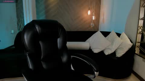 Snapshot of ambarjames_ chatting on October 17, 2025, 10:29 am Ambar  online show from October 17, 2025, 10:29 am