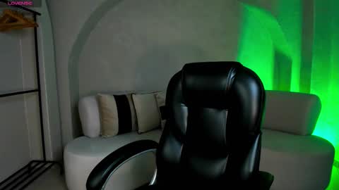 Ambar  online show from November 4, 2025, 12:04 pm