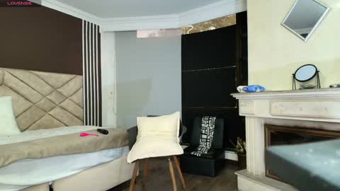 Snapshot of ambaross chatting on January 7, 2025, 10:19 pm Ambar Ross online show from January 7, 2025, 10:19 pm