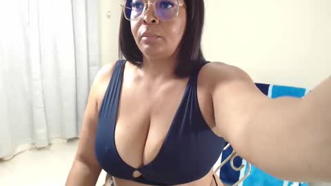 Snapshot of ambarsofhia chatting on February 2, 2025, 2:27 am Amber Sofhia online show from February 2, 2025, 2:27 am