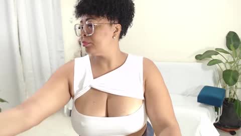 Snapshot of ambarsofhia chatting on February 20, 2025, 1:03 am Amber Sofhia online show from February 20, 2025, 1:03 am