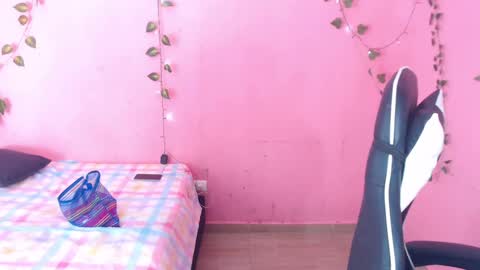 ambel_rose online show from February 18, 2025, 8:14 pm