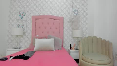 amber  ferrera online show from December 20, 2025, 7:43 pm