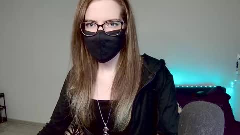 Amber non-nude model online show from March 2, 2026, 1:41 am