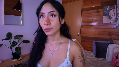 amber_curly online show from April 22, 2026, 6:53 pm