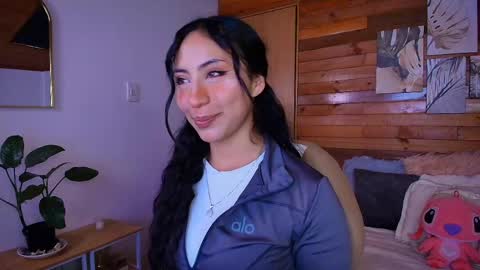 amber_curly online show from April 28, 2026, 7:08 pm