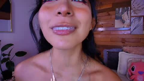 amber_curly online show from May 5, 2026, 8:06 pm