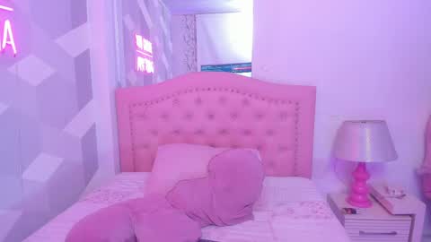 amber_harriis online show from April 25, 2026, 1:52 pm