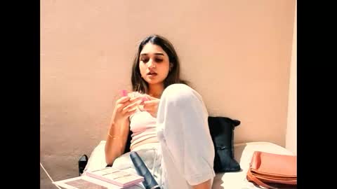 Amber online show from April 4, 2026, 10:35 am