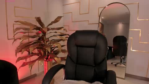 Snapshot of amberfarrell chatting on October 31, 2025, 10:00 pm Amber online show from October 31, 2025, 10:00 pm