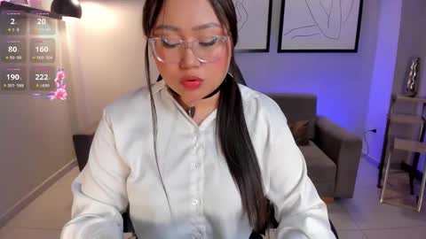 Snapshot of amberlewis_ chatting on February 19, 2025, 6:33 am Amber  online show from February 19, 2025, 6:33 am