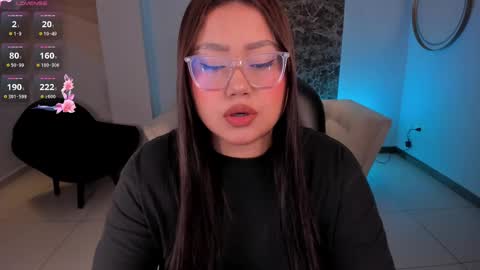 Snapshot of amberlewis_ chatting on March 1, 2025, 3:43 am Amber  online show from March 1, 2025, 3:43 am