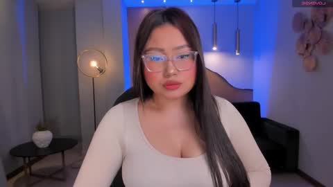 Snapshot of amberlewis_ chatting on March 2, 2025, 10:48 pm Amber  online show from March 2, 2025, 10:48 pm