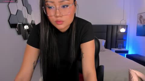 Snapshot of amberlewis_ chatting on September 28, 2025, 10:37 pm Amber  online show from September 28, 2025, 10:37 pm