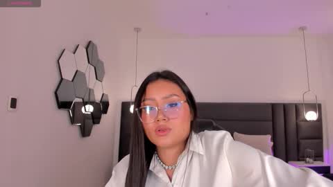 Snapshot of amberlewis_ chatting on October 15, 2025, 4:23 am Amber  online show from October 15, 2025, 4:23 am