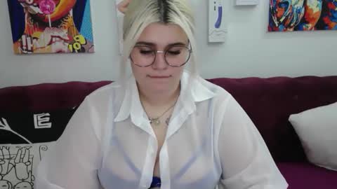 Amber online show from September 23, 2025, 3:09 am