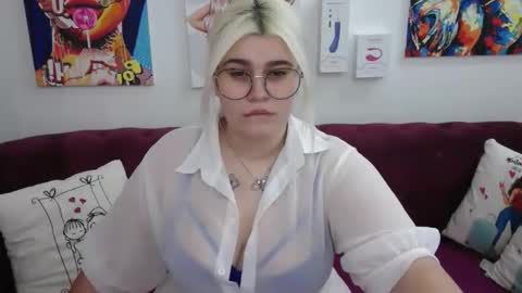 Amber online show from October 14, 2025, 2:12 am