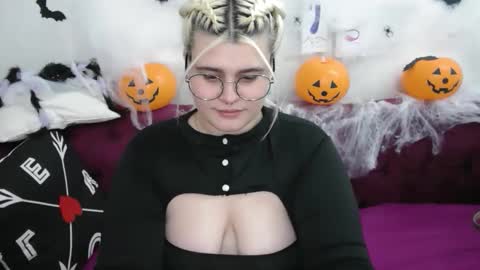 Amber online show from October 21, 2025, 2:12 am