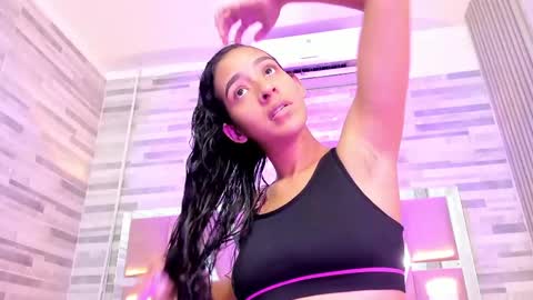Snapshot of amberr_sweett chatting on May 27, 2026, 7:11 pm Amber online show from May 27, 2026, 7:11 pm