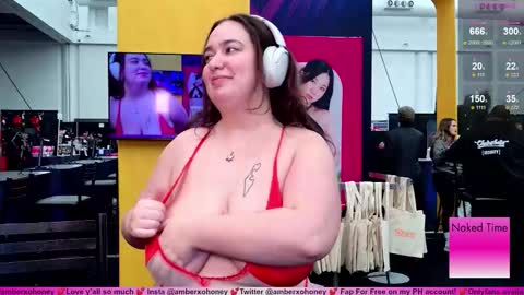 Snapshot of amberxoxhoney chatting on February 8, 2026, 8:12 pm Amber Honey online show from February 8, 2026, 8:12 pm