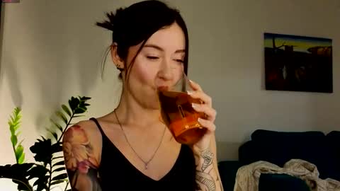 Moon inst 4mbientmoon online show from February 19, 2026, 5:09 pm